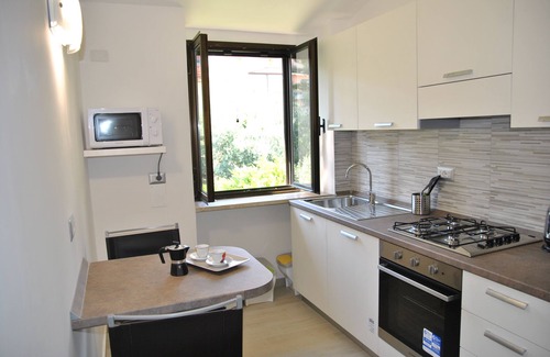 Formia House | Pet-Friendly Penthouse with Sea View Terrace and Kitchen