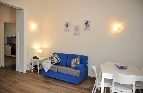 Formia House | Pet-Friendly Penthouse with Sea View Terrace and Kitchen