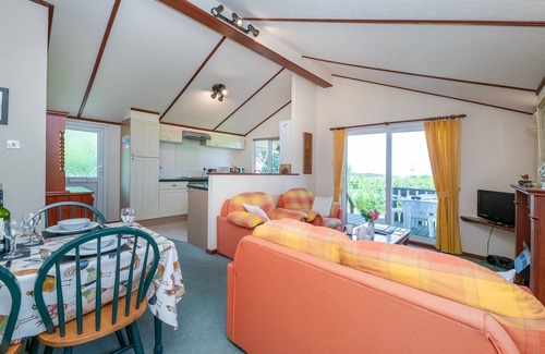 Penmon Cottage | Pet-Friendly Dinmor Chalet: Oceanfront Getaway for 4