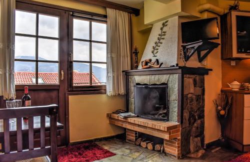 Arachova House | Inviting Dio Studios: Pet-Friendly with Breakfast Included