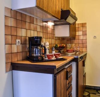 Arachova House | Inviting Dio Studios: Pet-Friendly with Breakfast Included