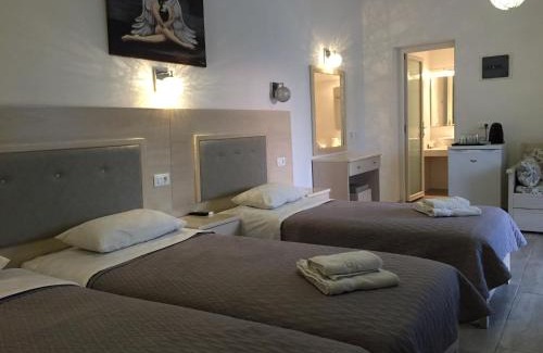 Glastros House | Oceanfront Diogenis Village Mykonos with Pool & Breakfast