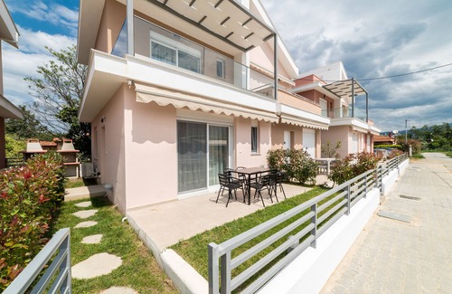 Ofrinion Villa | Two-Bedroom Duplex with Garden at Dionysos Complex