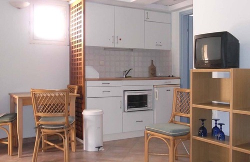 Vigla House | Relax at Dionysos Village Sunset Resort with Pool & Kitchen