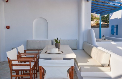 Piso Livadi House | Family-Friendly Sea View Apartment at Cleopatra Homes