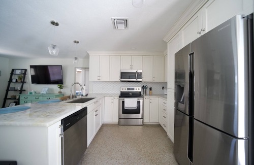 Boynton Beach House | Pet-Friendly Oasis: Heated Pool & Steps to the Beach
