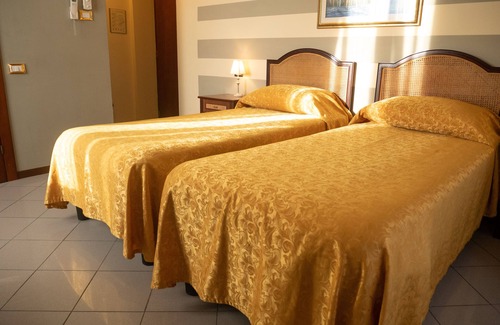 Alessandria Hotel | Discover Dipendenza Hotel Londra with Spa & Breakfast