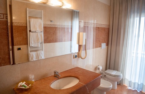 Alessandria Hotel | Discover Dipendenza Hotel Londra with Spa & Breakfast