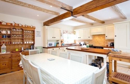 New Forest District House | Experience Direct Access to New Forest with Ocean Views