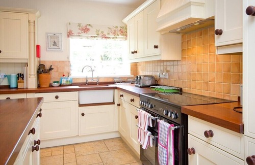 New Forest District House | Experience Direct Access to New Forest with Ocean Views