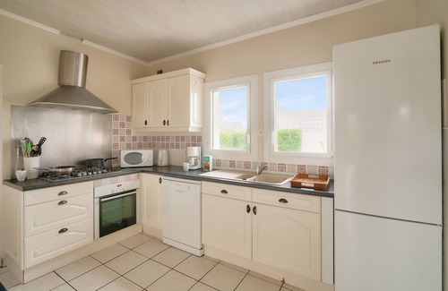 Loctudy Ski Chalet | Beachfront House for 11 with Ocean View & Breakfast