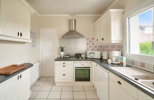 Loctudy Ski Chalet | Beachfront House for 11 with Ocean View & Breakfast