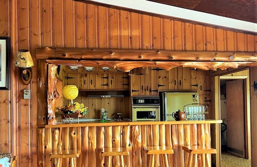 South Bruce Peninsula House | Retro Cottage Getaway with Ocean Views and Pet-Friendly Vibes