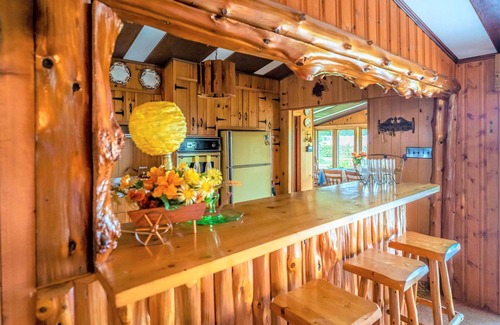 South Bruce Peninsula House | Retro Cottage Getaway with Ocean Views and Pet-Friendly Vibes