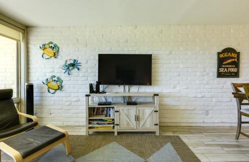 Port Aransas Apartment | Beachfront Port Aransas Condo with Pool and Ocean Views