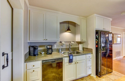 Jefferson House | Direct Beach Access, Watersports, Lakeside Firepit and more @ Crystal Cove