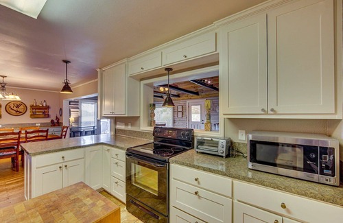 Jefferson House | Direct Beach Access, Watersports, Lakeside Firepit and more @ Crystal Cove