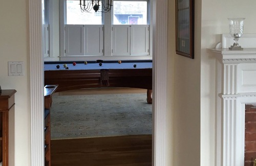 Easton's Point House | Direct Beachfront -- Newport's Easton's Beach