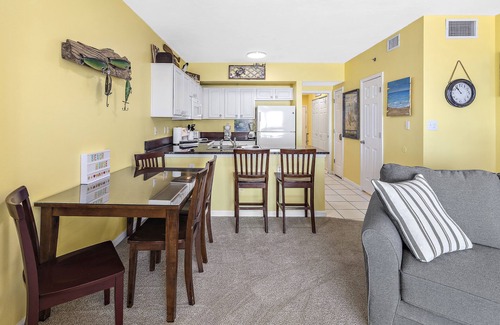 Gulf Shores Condo | Direct Beachfront Retreat with Private Balcony and Ocean View