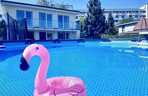 Meidling Villa | Direct by Subway U6, garden, pool, Patio, 6 rooms