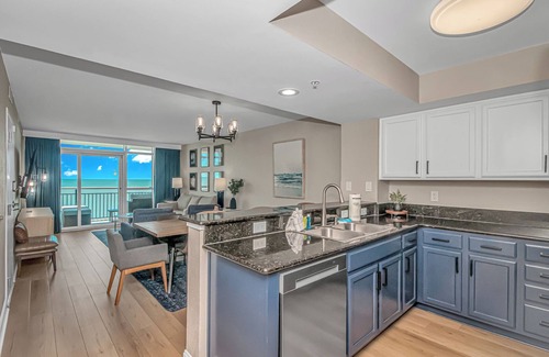 Downtown Myrtle Beach Condo | Beachfront Suite with Pool & Hot Tub - Rated 10/10!