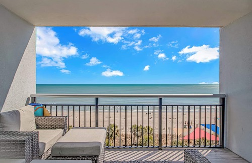 Downtown Myrtle Beach Condo | Beachfront Suite with Pool & Hot Tub - Rated 10/10!