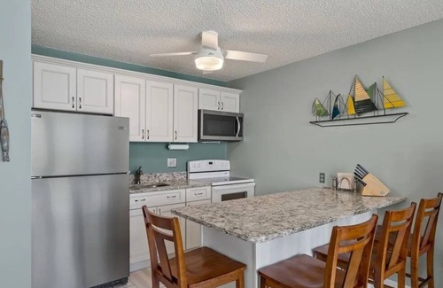 South Island Condo | Direct ocean view, pickle ball, 1-bedroom condo on Fort Myers Beach