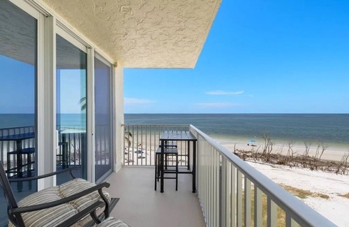 South Island Condo | Direct ocean view, pickle ball, 1-bedroom condo on Fort Myers Beach