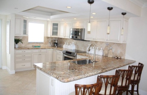 Highland Beach Condo | Oceanfront Condo: Beach Access, Pool & Spa Amenities