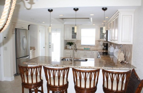 Highland Beach Condo | Oceanfront Condo: Beach Access, Pool & Spa Amenities