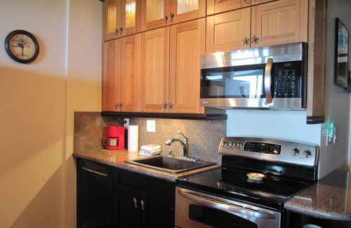 Honokowai Condo | Oceanfront 2BD Retreat in Kaanapali with Top Amenities