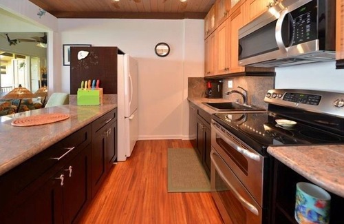 Honokowai Condo | Oceanfront 2BD Retreat in Kaanapali with Top Amenities