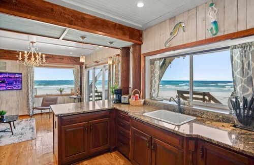 St. Augustine House | Beachfront Artist Haven with Ocean View & Spa Amenities