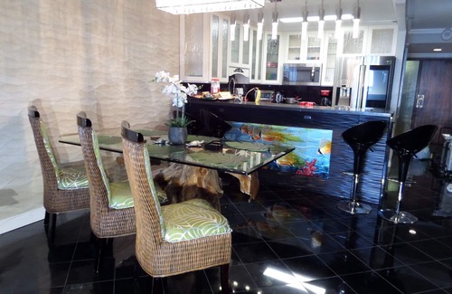 Waikiki Hotel | Oceanfront Escape in Waikiki: Newly Renovated & Rated 9.8!