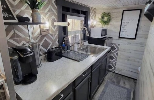 Flag Pond Cabin | DIRECT STREAM FRONT Mountain Tiny Homenn