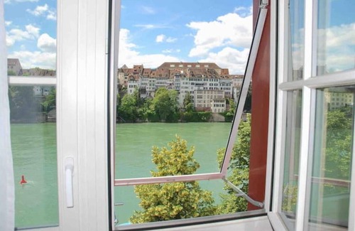 Basel City Centre Apartment | RIVERVIEW-LOUNGE: Scenic Rhine Views & Family-Friendly Stays