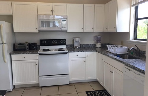 Mid Island House | Direct Waterfront House with Ocean View & Breakfast Included