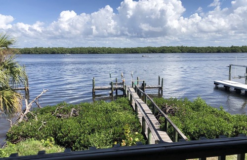 Mid Island House | Direct Waterfront House with Ocean View & Breakfast Included
