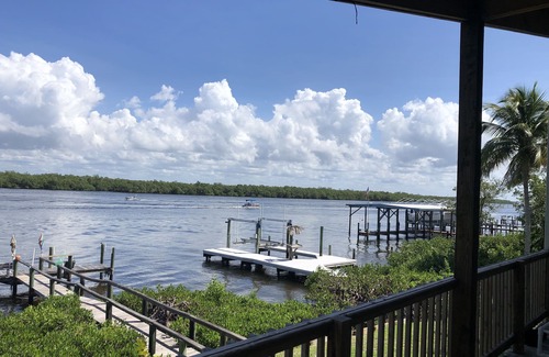 Mid Island House | Direct Waterfront House with Ocean View & Breakfast Included
