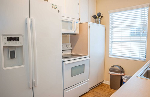 Bay Esplanade Villa | Direct Waterfront 2-Bedroom Villa with Ocean View & Kitchen
