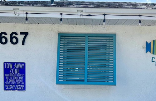 Bay Esplanade Villa | Direct Waterfront 2-Bedroom Villa with Ocean View & Kitchen