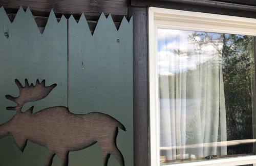 Conway Cabin | Waterfront Log Cabin with Mountain Views and Pet-Friendly Amenities