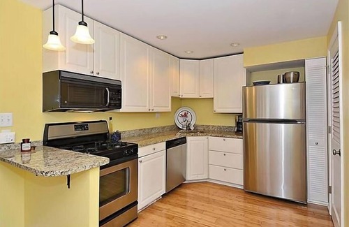 Historic District House | Prime Location Steps from the Waterfront and Gate One