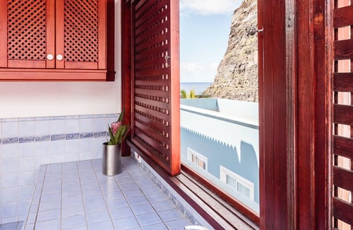 Puerto de Tazacorte House | Historic Beachfront Retreat with Spa and Ocean View