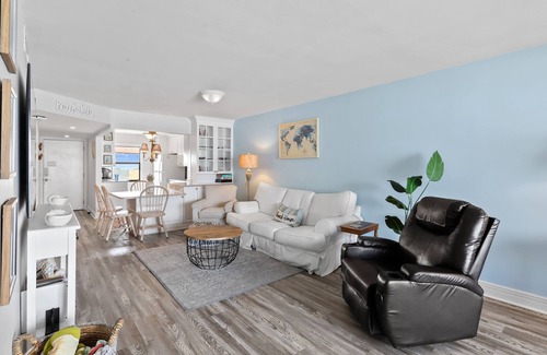 Hutchinson Island South Condo | Beachfront Condo with Ocean View & Spa in Jensen Beach