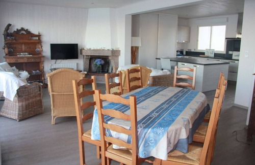 Larmor-Plage Villa | Beachfront Haven with Unique Sea Views and Pool Access