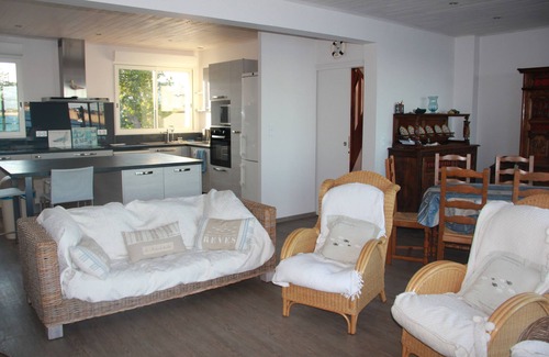 Larmor-Plage Villa | Beachfront Haven with Unique Sea Views and Pool Access