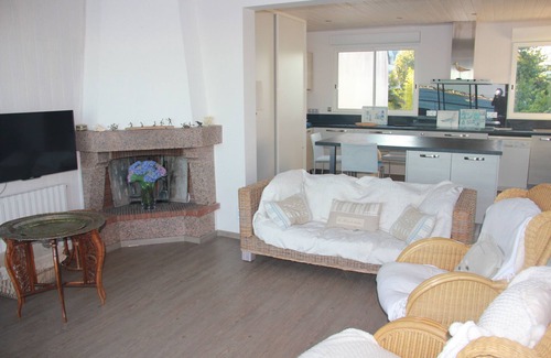 Larmor-Plage Villa | Beachfront Haven with Unique Sea Views and Pool Access