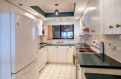 Sand Key Condo | Beachfront Escape: Fall Asleep to Waves & Ocean Views!