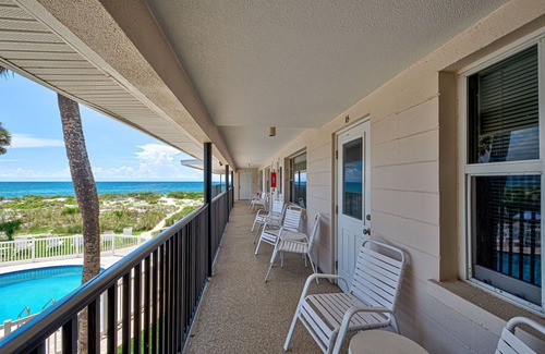 Golden Beach Condo | Cozy Gulffront Efficiency Unit - Pool, Ocean View & Breakfast